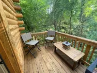 Tiny House / Log Cabin in beautiful wooded urban setting