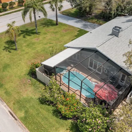 Quiet Oceanside Getaway excellent for families with children- Palm Harbor, FL