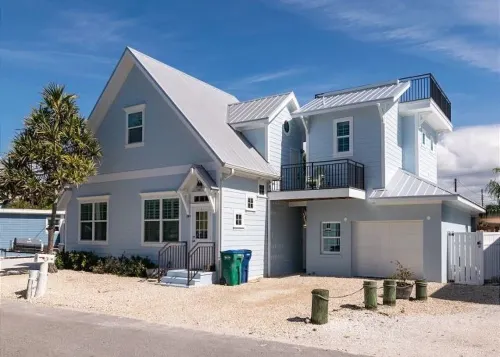 Romantic, Cute Cottage on Anna Maria Island. Close To Everything. Pet Friendly!