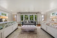 The Live Oak Haus (Sleeps 19) - 6 Bed | 6 Bath | Pool + Hot Tub + Fire Pit
