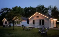 Charming One Bedroom Lake Erie Cottage in Geneva-On-The Lake Hotels near Adventure Zone