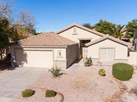 4-bedroom kid friendly home with HEATED Pool!