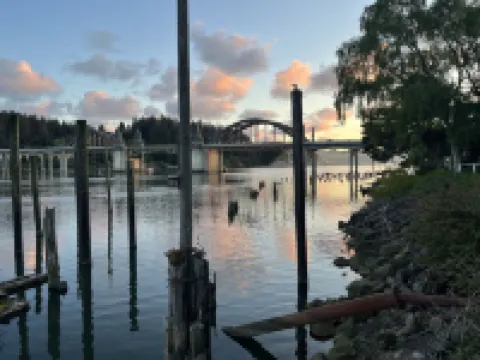Old Town Cottage in Port of Siuslaw,  King Bed