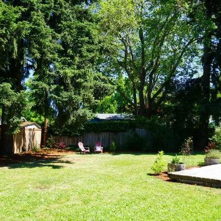 Newly remodeled cozy home with large yard. Close to U of O, Autzen, and Oakway.