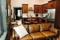 The Aaron is a charming 2-bedroom/ 2 bathroom apartment.