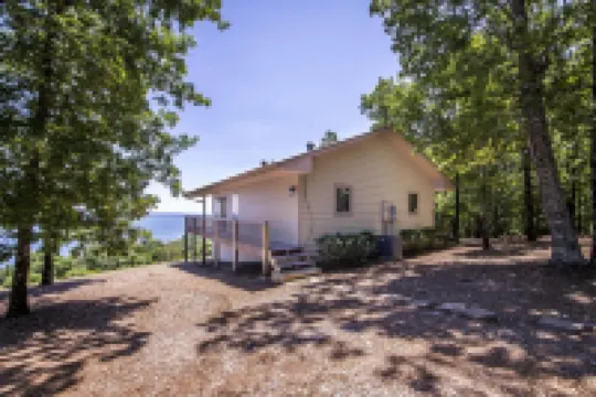 Breathtaking Lakeview  GUEST Home in Diamond Bluff