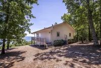 Breathtaking Lakeview  GUEST Home in Diamond Bluff