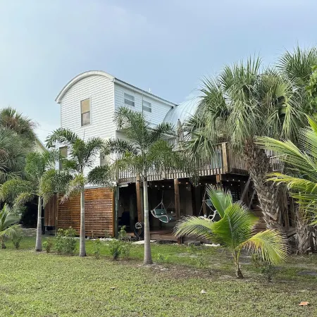 Island Beach Barn - charming vacation house with bay/dock and beach access