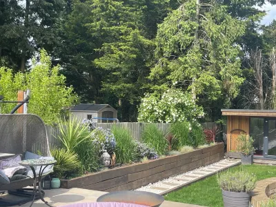 1 Bed Guesthouse - Chiltern/Met Lines Pied à Terre with Outside Seating Area