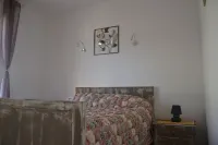 Gîte with Barbecue and Enclosed Terrace Close to Shops and Rivers
