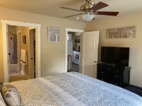 Wrightwood chalet with a/c, fireplace, elevated deck and beautiful views. Hotel in zona Angeles Crest Highway