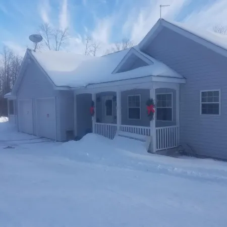 2200 square foot 4 bedroom duplex.