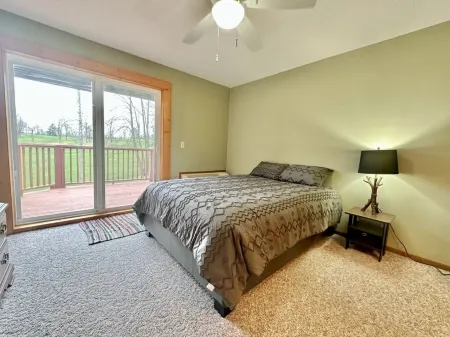 Sleeps 12. 3 Befroom w/Loft Better Than Any Motel.