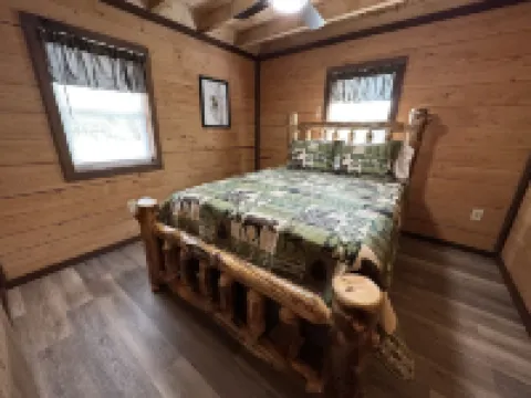 Buckingham cabin#2 @ the Lake minutes from New River Gorge National Park Hot tub