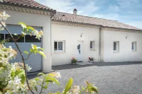 AUBENAS-VALS LES BAINS- VALLON PONT D'ARC BEAUTIFUL NEW CLIAMTIZED VILLA Hotels in Vesseaux