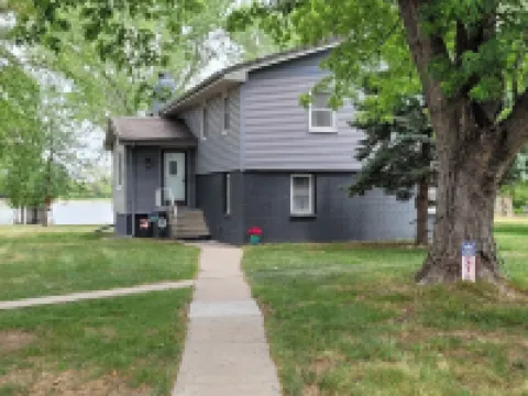 Best CWS spot around! Great for groups-family. Closest location and on  A LAKE! Hoteles en Carter Lake