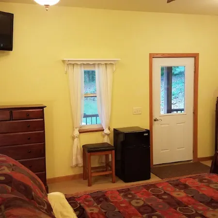 The Esker Ridge Chalet, Pristine Elkhart Solitude