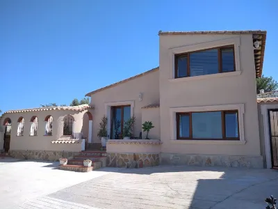 CASITA LEON. Tranquil mountaintop 2 bedroom villa, private pool, views.