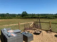 Shepherds Hut with Scandinavian Hot Tub and hydromassager Hotel a Sway