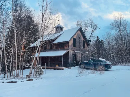 The Spruce Guesthouse: A Beautifully Renovated Contemporary Barn.