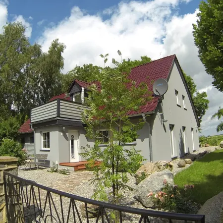 Enjoy Rügen in peace and quiet, great location for cycling tours, close to the water