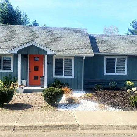 <br>~Keasington House, a Mid Century Gem in Hucrest.  2bdrm, 2bath