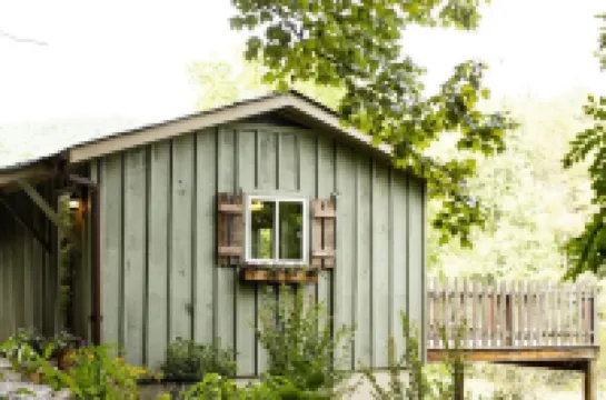 Enchanted Mountain Cottage on quaint farm with creek and opt. breakfast