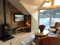 Contemporary mountain-style l'Isardère apartment