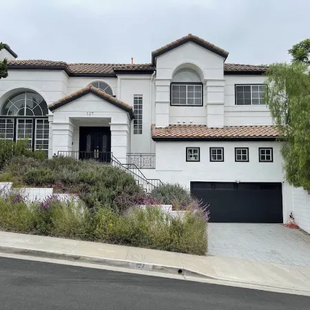 Large 6-bedroom house w/jacuzzi in lovely Monterey Park Отели рядом с достопримечательностью «Монтерей Парк Рекреэйшен»