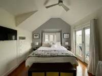 #CozyBluffs #OakBluffs #EastChop 1 BD, 1.5 bath home-Walk to Town-Ferries-Beach!