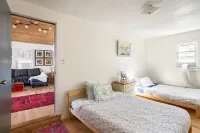 Lakefront Designer House in Pine Plains, NY. Hotels in Pine Plains