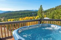 Amazing 10,000-Ft Views Vacation Retreat w/ Hot Tub & PS5 Fun - Chalets