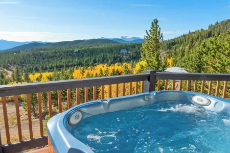 Amazing 10,000-Ft Views Vacation Retreat w/ Hot Tub & PS5 Fun