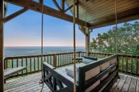 Mountaintop Retreat w/2 Decks & Breathtaking Views- Steps from Mt. Nebo Trails!
