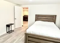 5 BDR Poconos Villa ~ Large Hot Tub ~ Game Room ~ Privacy Hotels in Middle Smithfield Township