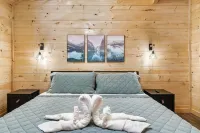 Couples Retreat-Private Oasis-Hot Tub Hotels near Talking Turkey Studio