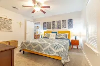 Bright bungalow 7 mi from Perdido king bed pet and family friendly near NAS Hotels near Blue Angels