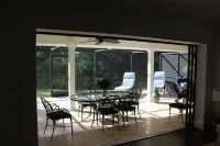 Beautiful House Kings Lake Naples, 5 mins from 5th Ave.