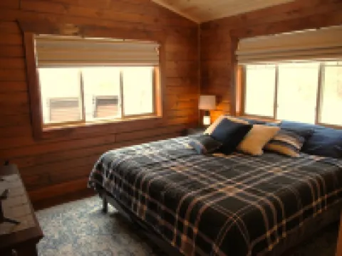 Brand NEW Cabin in the Pines w Private Lake Hotel a Scott