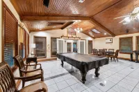 Charming private 3-bedroom Ranch with WiFi, AC, Pool in picturesque Princeton