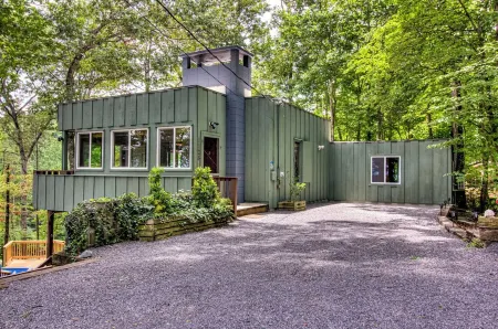 Upscale Cabin w/ Views! HOT TUB, Pets, Sleeps 8!