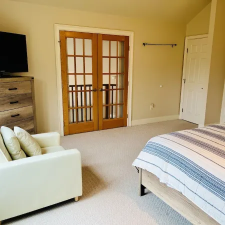 Relax by "The Water's Edge enjoy amazing views and year round fun! 6BR/3.5BA