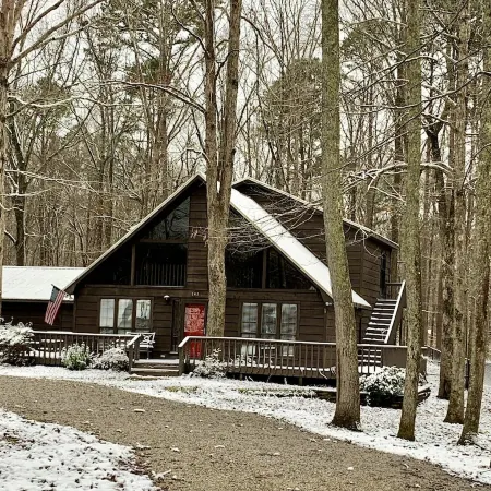 Blade Bay - Beautiful Remodeled cabin, close to everything, pet friendly!