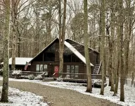 Blade Bay - Beautiful Remodeled cabin, close to everything, pet friendly!