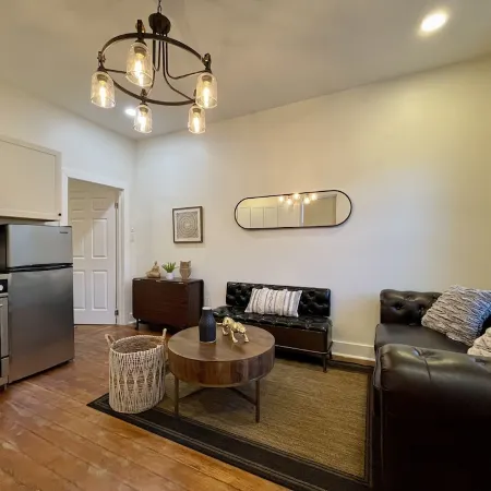Lovely 3 Bedroom Shotgun Home - 15 Minutes to French Quarter Отели рядом с достопримечательностью «Зоопарк «Одюбон»»