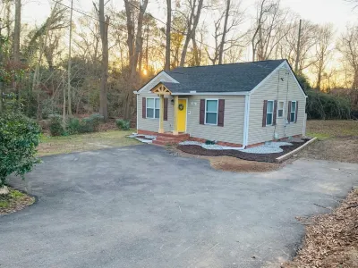 Relaxing Porch with Visiting Deer Close to Srp Park Hotels near Publix Super Market at North Augusta Plaza