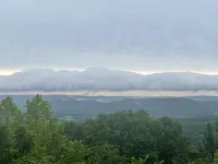 Fun cottage w/VIEW, minutes to downtown Eureka Springs, Beaver Lake, White River