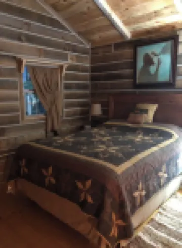 Two Furnished Cabins Minutes from Patoka Lake and French Lick. Book 1 or 2