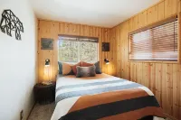 Hot Tub • Fire Pit • 3 Decks • Amazing Views • Underneath the Stars Big Bear