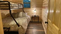 Spacious Cabin in Hocking Hills close to Caves.HotTub,Grill & 66 Acres of Hiking
